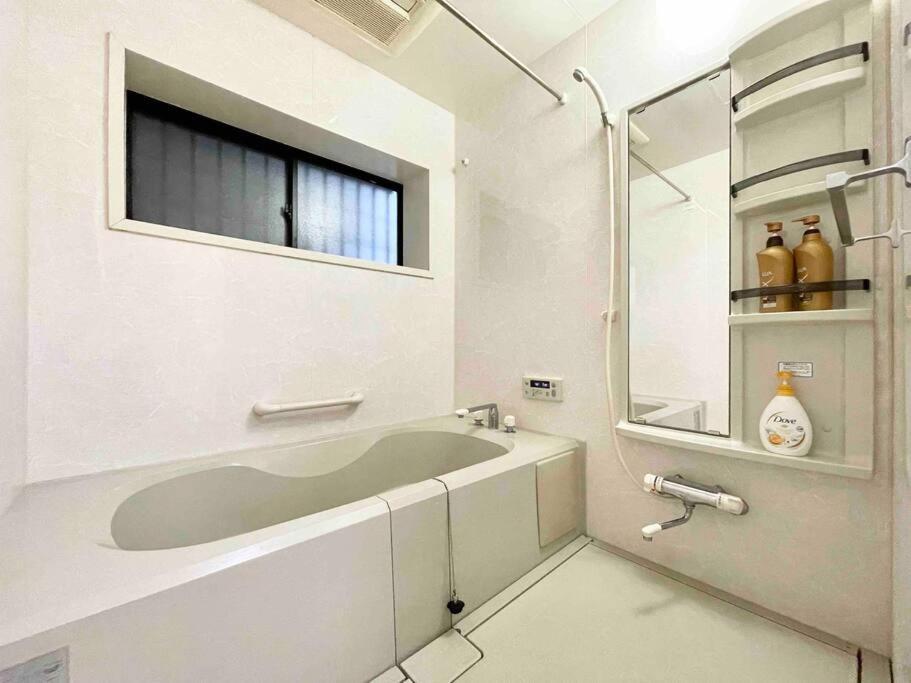 شقة 鶴橋駅徒歩2分 トイレ浴室複数あり3階建て一軒家車庫付き أوساكا المظهر الخارجي الصورة